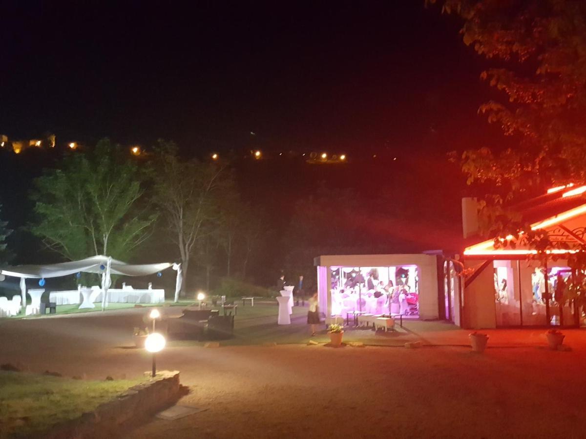 Hotel Domaine Des Pierres Dorees Ternand Экстерьер фото