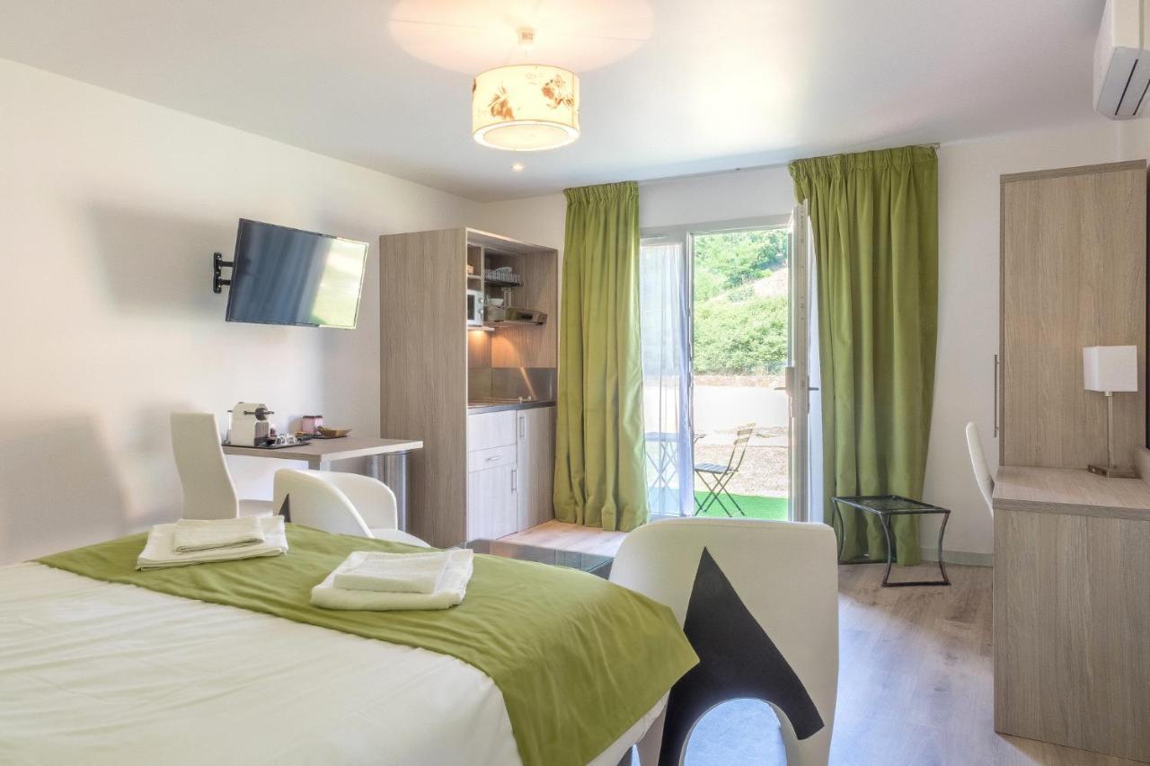 Hotel Domaine Des Pierres Dorees Ternand Экстерьер фото