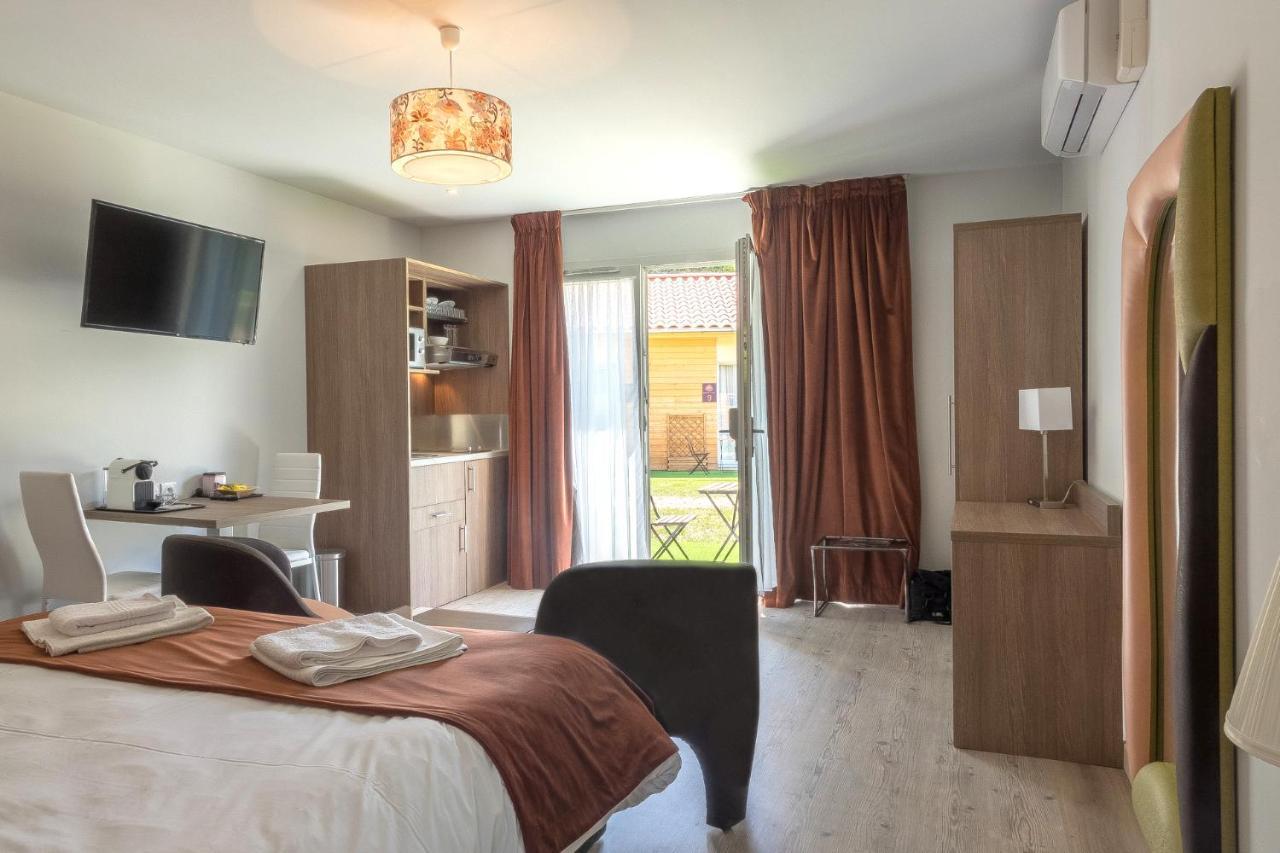 Hotel Domaine Des Pierres Dorees Ternand Экстерьер фото